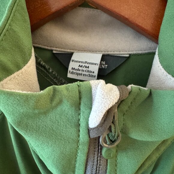 MEC Mountain Equipment Co-op Medium Windbreaker - Picture 3 of 12